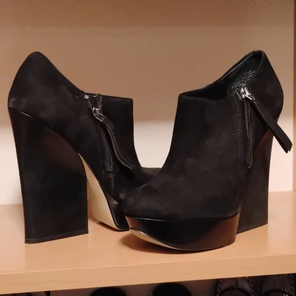 Shoes - Picture 1 of 12